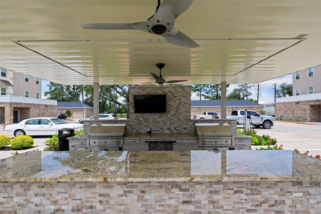 6804 Westview Drive 1404, Houston, TX 77055