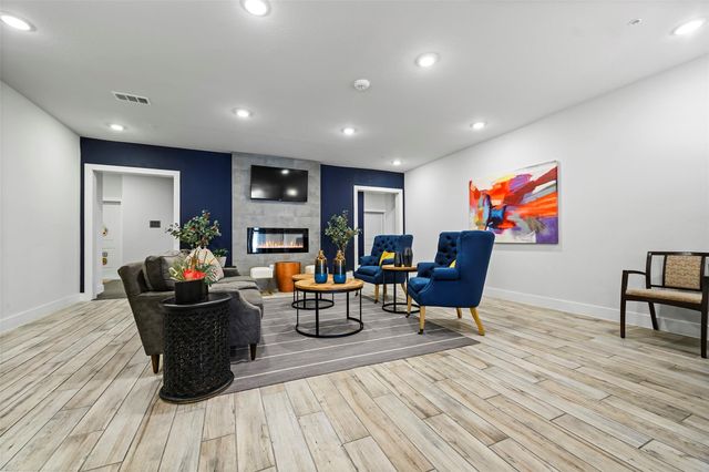 6804 Westview Drive 1404, Houston, TX 77055