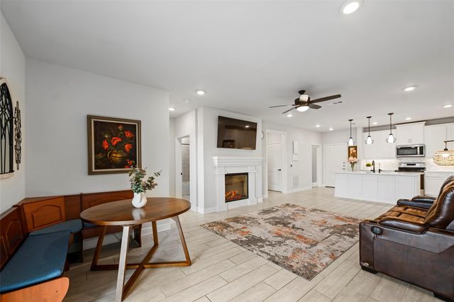 6804 Westview Drive 1404, Houston, TX 77055