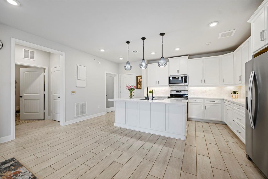 6804 Westview Drive 1404, Houston, TX 77055