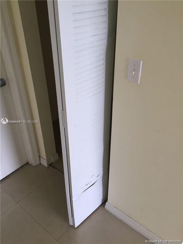 1 Glen Royal Pkwy 1404, Miami, FL 33125