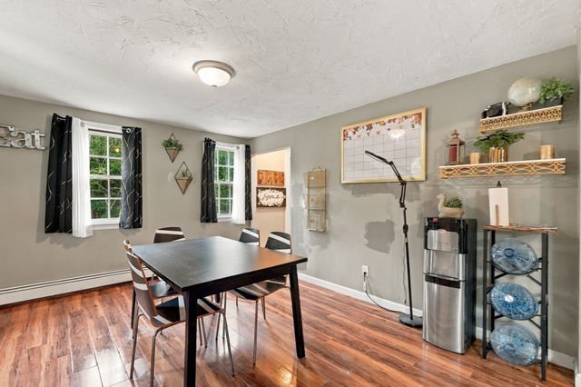 19 Louise Ln, Falmouth, MA 02540