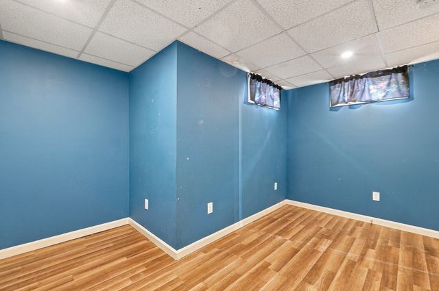 19 Louise Ln, Falmouth, MA 02540