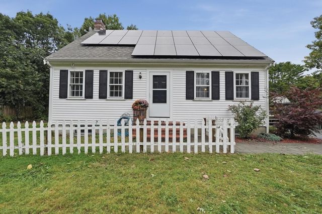 19 Louise Ln, Falmouth, MA 02540