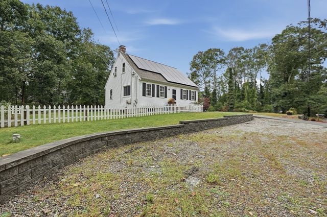 19 Louise Ln, Falmouth, MA 02540