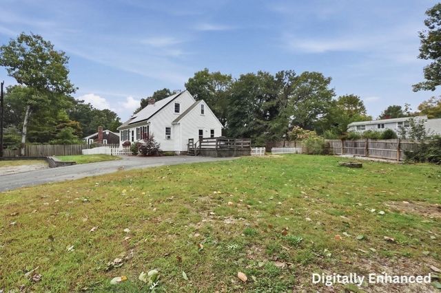 19 Louise Ln, Falmouth, MA 02540