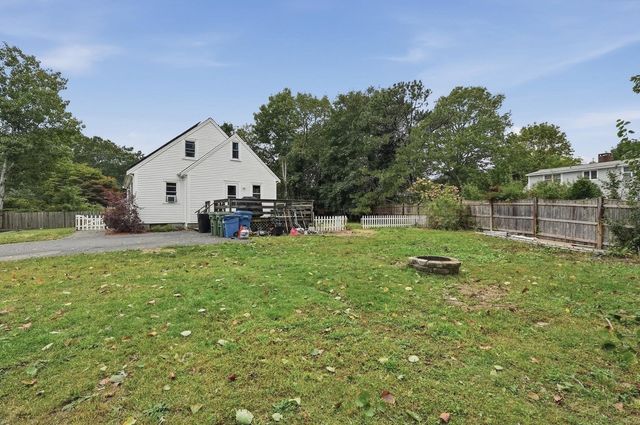 19 Louise Ln, Falmouth, MA 02540