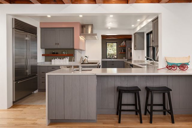 946 Cerro De La Paz, Santa Fe, NM 87501