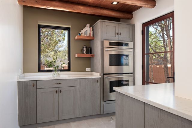 946 Cerro De La Paz, Santa Fe, NM 87501