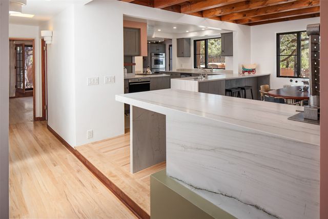 946 Cerro De La Paz, Santa Fe, NM 87501