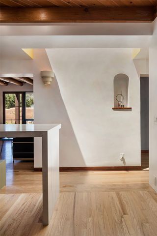 946 Cerro De La Paz, Santa Fe, NM 87501