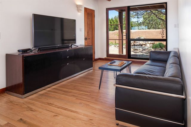 946 Cerro De La Paz, Santa Fe, NM 87501