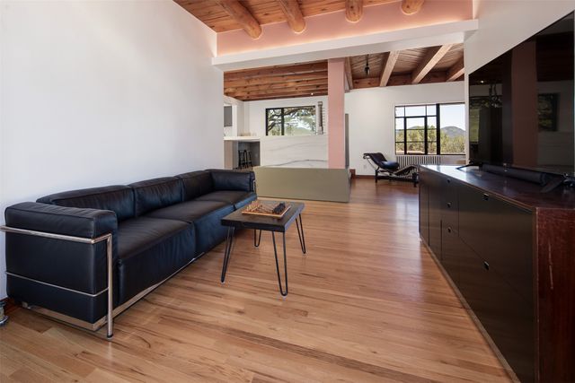 946 Cerro De La Paz, Santa Fe, NM 87501