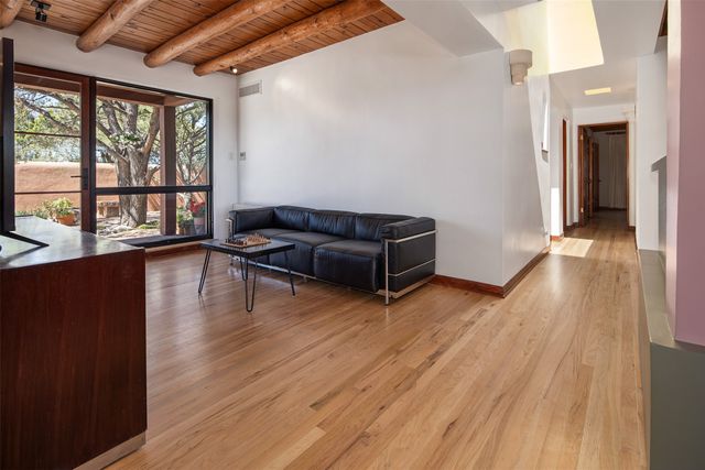 946 Cerro De La Paz, Santa Fe, NM 87501