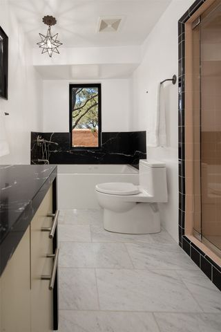 946 Cerro De La Paz, Santa Fe, NM 87501