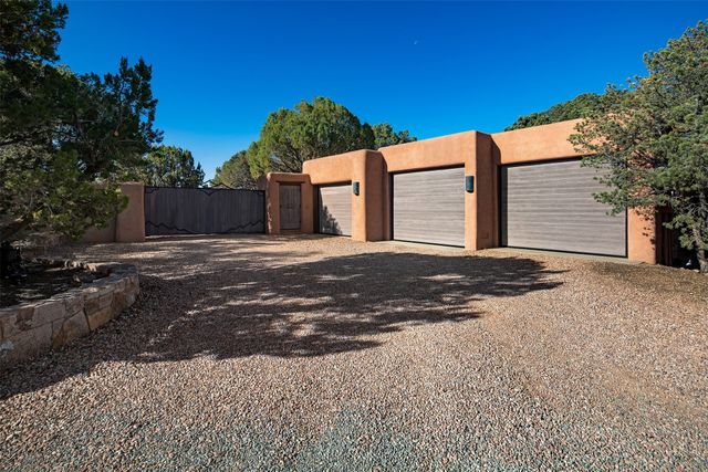946 Cerro De La Paz, Santa Fe, NM 87501