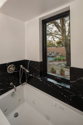 946 Cerro De La Paz, Santa Fe, NM 87501