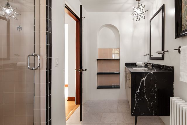 946 Cerro De La Paz, Santa Fe, NM 87501