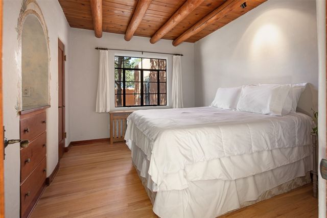 946 Cerro De La Paz, Santa Fe, NM 87501