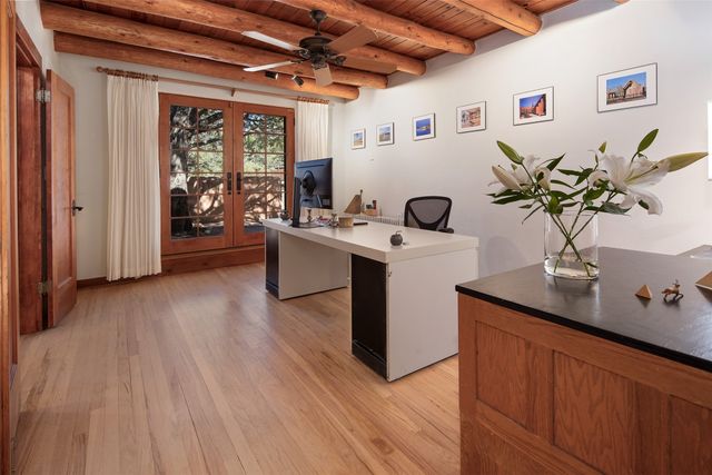 946 Cerro De La Paz, Santa Fe, NM 87501