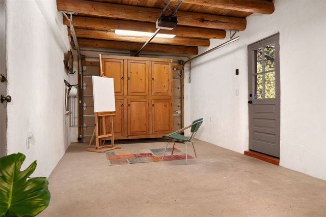 946 Cerro De La Paz, Santa Fe, NM 87501