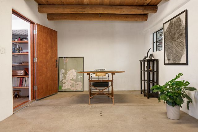 946 Cerro De La Paz, Santa Fe, NM 87501