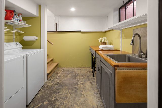 946 Cerro De La Paz, Santa Fe, NM 87501