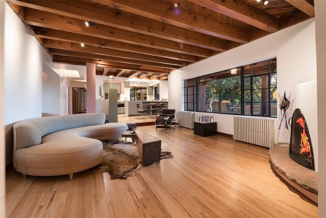 946 Cerro De La Paz, Santa Fe, NM 87501