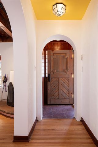 946 Cerro De La Paz, Santa Fe, NM 87501