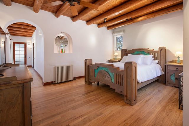 946 Cerro De La Paz, Santa Fe, NM 87501