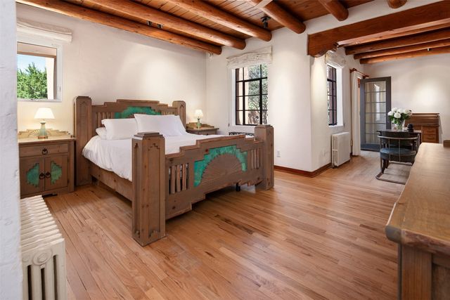 946 Cerro De La Paz, Santa Fe, NM 87501