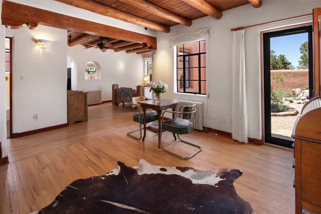 946 Cerro De La Paz, Santa Fe, NM 87501