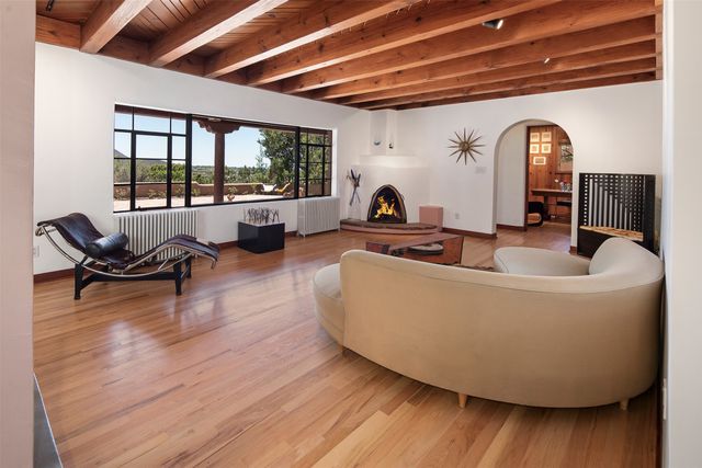 946 Cerro De La Paz, Santa Fe, NM 87501