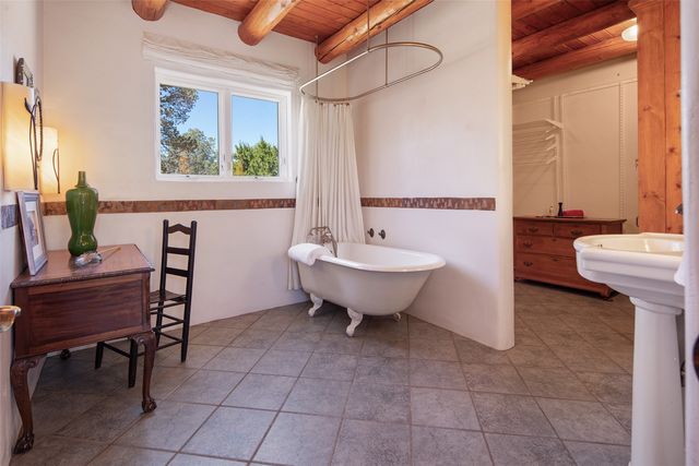 946 Cerro De La Paz, Santa Fe, NM 87501