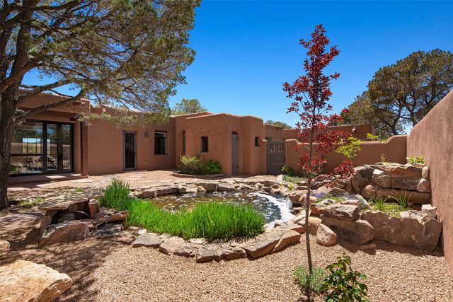 946 Cerro De La Paz, Santa Fe, NM 87501