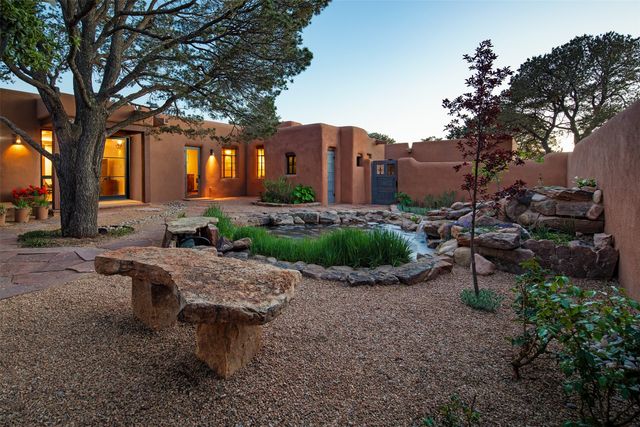 946 Cerro De La Paz, Santa Fe, NM 87501