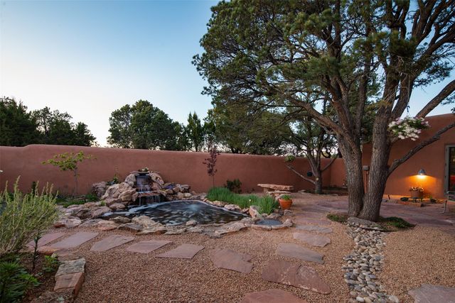 946 Cerro De La Paz, Santa Fe, NM 87501