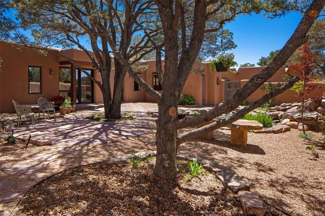 946 Cerro De La Paz, Santa Fe, NM 87501