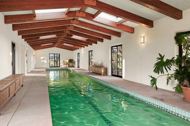 946 Cerro De La Paz, Santa Fe, NM 87501