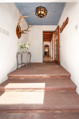 946 Cerro De La Paz, Santa Fe, NM 87501