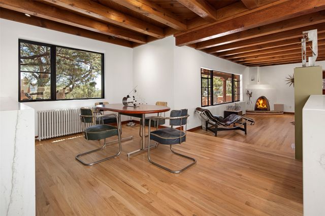 946 Cerro De La Paz, Santa Fe, NM 87501