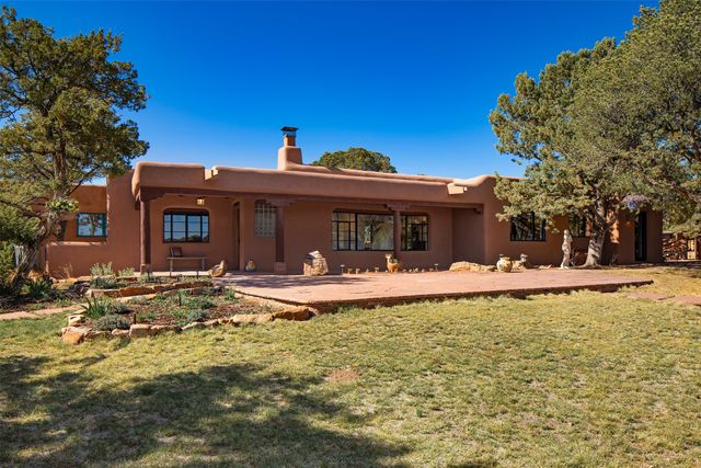 946 Cerro De La Paz, Santa Fe, NM 87501