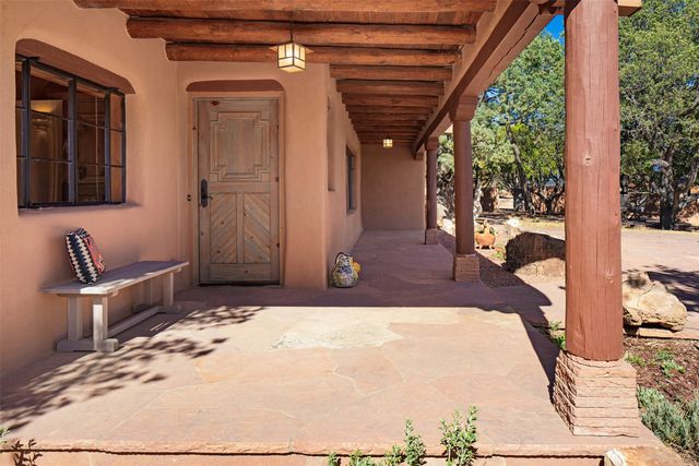 946 Cerro De La Paz, Santa Fe, NM 87501