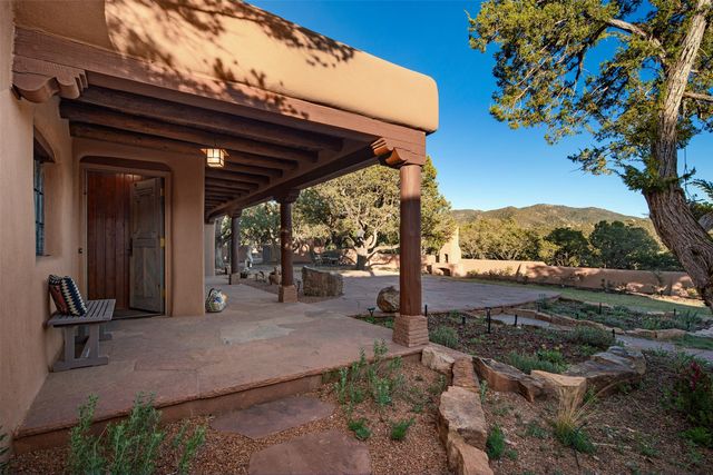 946 Cerro De La Paz, Santa Fe, NM 87501