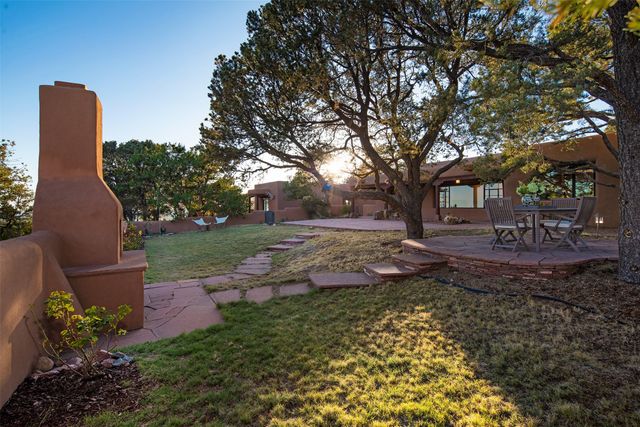 946 Cerro De La Paz, Santa Fe, NM 87501
