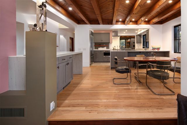 946 Cerro De La Paz, Santa Fe, NM 87501