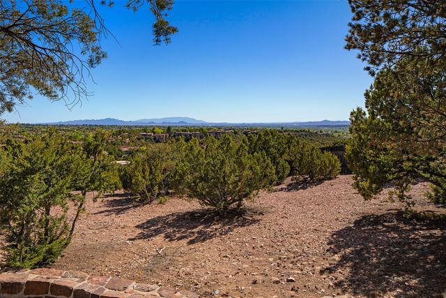 946 Cerro De La Paz, Santa Fe, NM 87501