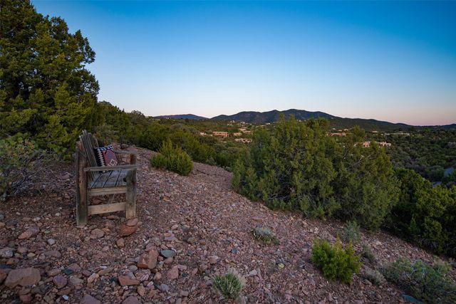 946 Cerro De La Paz, Santa Fe, NM 87501