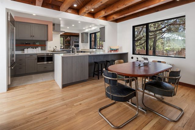 946 Cerro De La Paz, Santa Fe, NM 87501