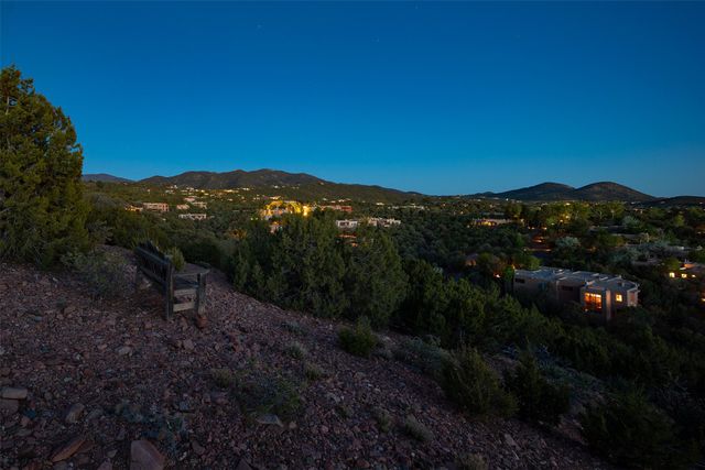 946 Cerro De La Paz, Santa Fe, NM 87501